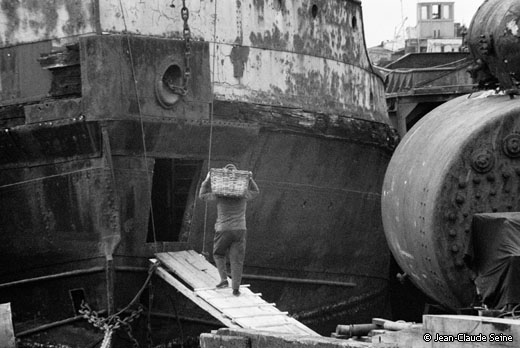 1967_port_du_havre_reparation_marine_marchande_0034