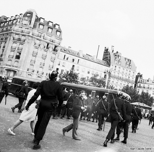 Mai 68 - Paris - Arrestation � Gare de l'est