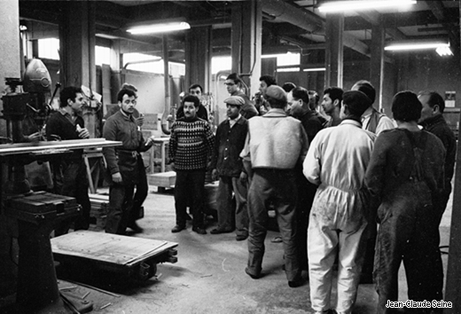Mai 68 - Paris - Reunion  l'usine des travailleurs